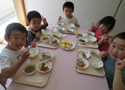 おいしい給食（2歳児）を写真紹介